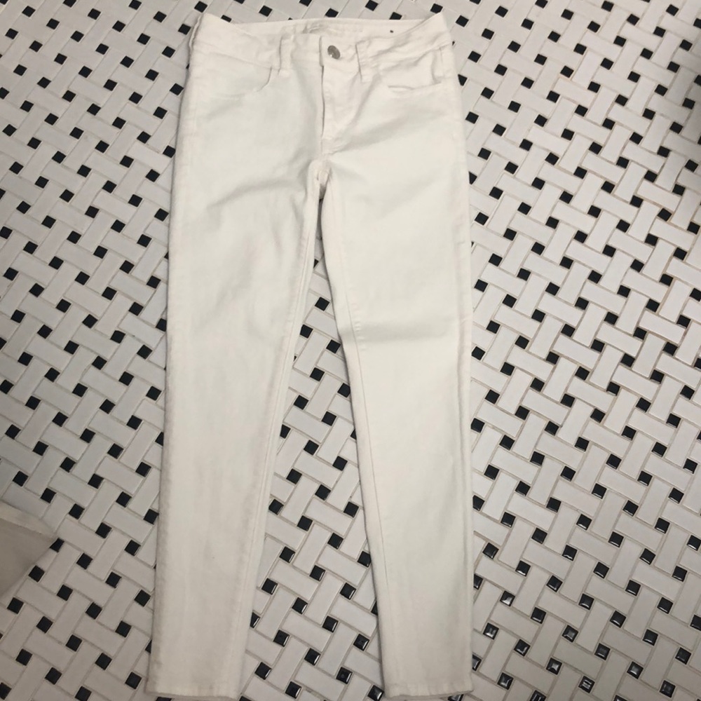 American Eagle White Jeans (short)